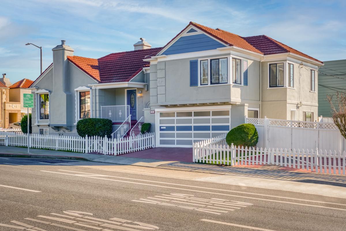 1201 Sloat Blvd - 100